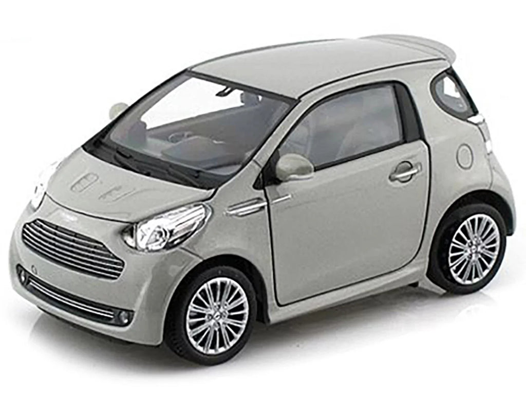 Diecast 1/24 Silver Martin Aston Cygnet by Welly Model Car