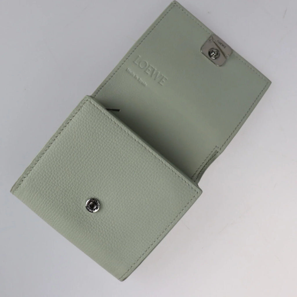L-shaped compact ANAGRAM series metal Loewe light C821L57X01 WALLET green COMPACT (Good) fastener silver flap fittings Pre-Owned folio LOEWE wallet Anagram FLAP leather