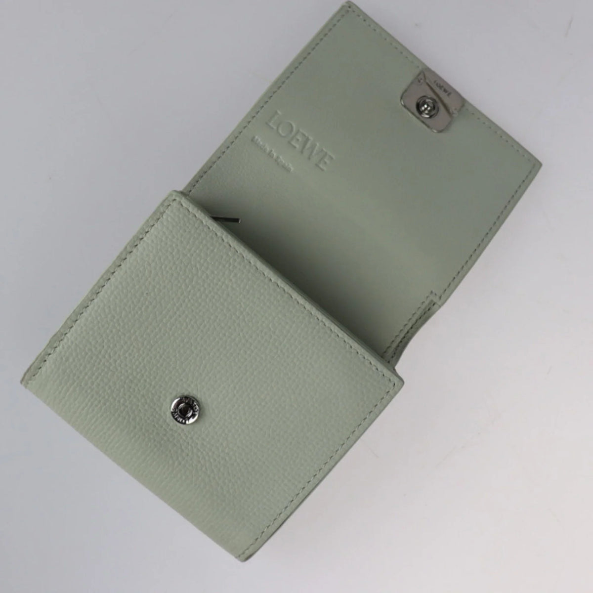 L-shaped compact ANAGRAM series metal Loewe light C821L57X01 WALLET green COMPACT (Good) fastener silver flap fittings Pre-Owned folio LOEWE wallet Anagram FLAP leather