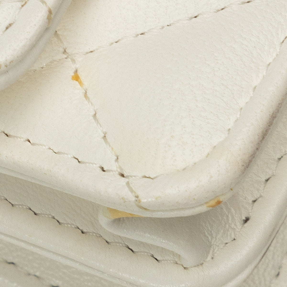 Leather (Good) Chain On Unisex Crossbody Pre-Owned Romance Authenticated Bag White Lambskin Wallet